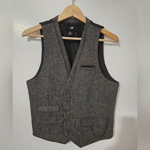 H&M gray suit vest with chain